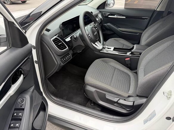 2023 Kia Seltos I Рестайлинг, белый, 1850003 рублей - вид 7