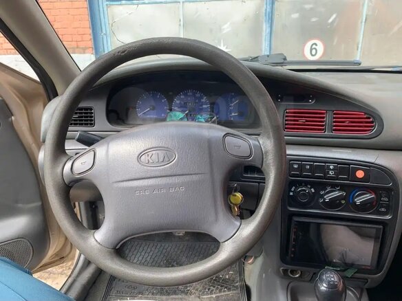 1997 Kia Sephia I Рестайлинг, бежевый, 280000 рублей - вид 1