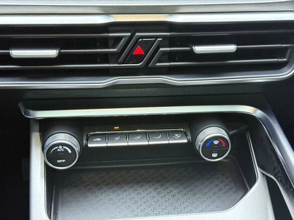 2022 Geely Coolray (Binyue) I, серый, 982000 рублей - вид 13