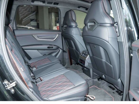 2026 Audi Q7 III (G8), чёрный, 12790000 рублей - вид 3