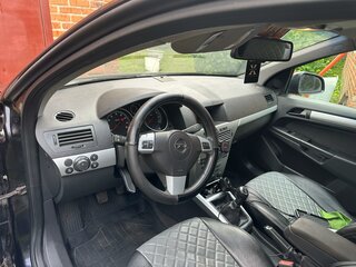 2011 Opel Astra H Рестайлинг, чёрный, 690000 рублей, вид 4