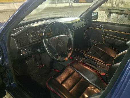 1992 Mercedes-Benz 190 (W201), синий, 2000000 рублей, вид 5