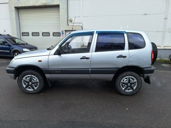 2004 Chevrolet Niva I, серебристый, 315000 рублей - вид 4