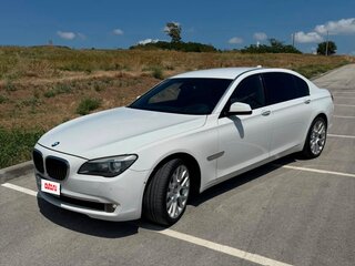 2009 BMW 7 серии Long 740Li V (F01/F02/F04), белый, 1950000 рублей, вид 1