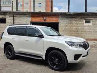 2021 Toyota Land Cruiser Prado 150 Series Рестайлинг 3, белый, 6500000 рублей, вид 2