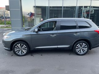 2021 Mitsubishi Outlander III Рестайлинг 3, серый, 3100000 рублей, вид 5