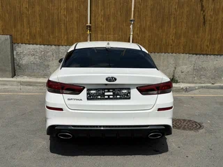 2018 Kia Optima IV Рестайлинг, белый, 1500000 рублей, вид 5
