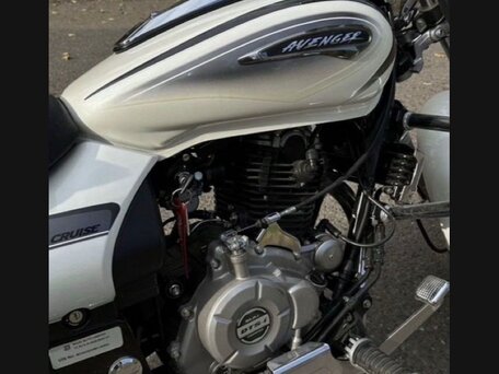 2020 Bajaj Avenger, белый, 180000 рублей, вид 3