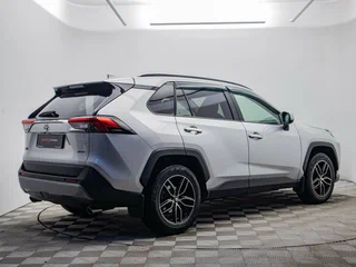 2021 Toyota RAV4 V (XA50), серебристый, 3080000 рублей, вид 5