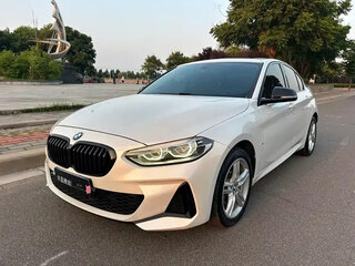 2022 BMW 1 серии 120i III (F52) Рестайлинг, белый, 1650005 рублей, вид 3