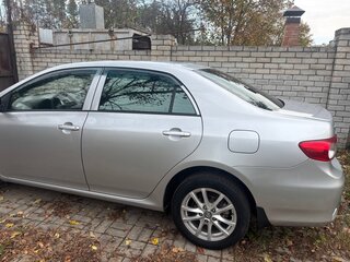 2010 Toyota Corolla X (E140, E150) Рестайлинг, серебристый, 1150000 рублей, вид 3