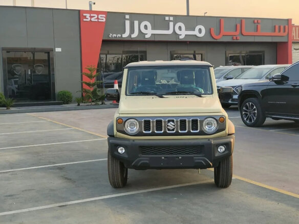 2025 Suzuki Jimny IV, бежевый, 3090000 рублей - вид 2