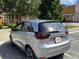 2021 Honda Fit IV, серебристый, 1340000 рублей, вид 3