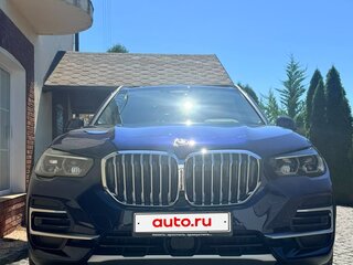 2022 BMW X5 45e IV (G05/G18), синий, 8650000 рублей, вид 3