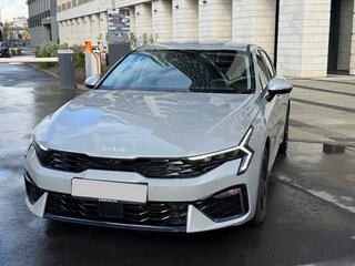 2025 Kia K5 III Рестайлинг, серый, 3450000 рублей, вид 4