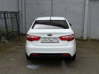 2014 Kia Rio 5-speed III, белый, 699000 рублей, вид 5