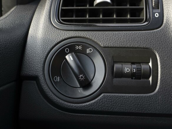 2017 Volkswagen Polo V Рестайлинг, белый, 1119000 рублей - вид 12