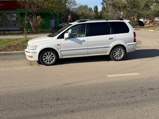 2000 Mitsubishi Chariot Grandis III, белый, 555000 рублей, вид 4