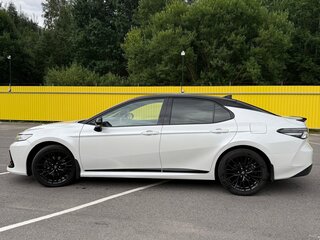 2022 Toyota Camry VIII (XV70) Рестайлинг, белый, 3700000 рублей, вид 4