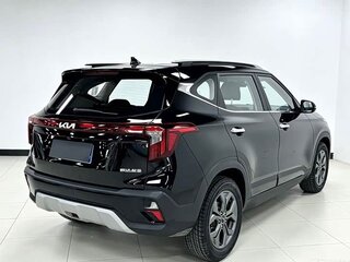 2023 Kia Seltos I Рестайлинг, чёрный, 1699000 рублей, вид 3