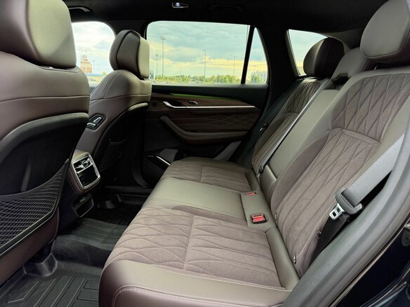 2026 Geely Monjaro I Рестайлинг 2 (China Market), чёрный, 4200000 рублей - вид 30