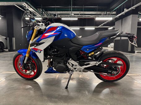 2024 BMW F 900 R, синий, 1350000 рублей, вид 4