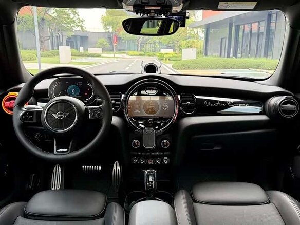 2023 Mini Hatch Cooper III (F55/F56) Рестайлинг 2, чёрный, 2240000 рублей - вид 7