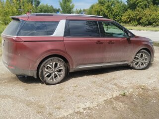 2022 Kia Carnival IV, красный, 3970000 рублей, вид 4