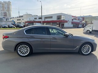 2020 BMW 5 серии 520d xDrive VII (G30/G31/G38) Рестайлинг, серый, 3650000 рублей, вид 4