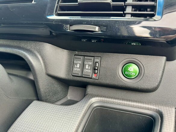 2015 Honda Stepwgn V, серый - вид 10