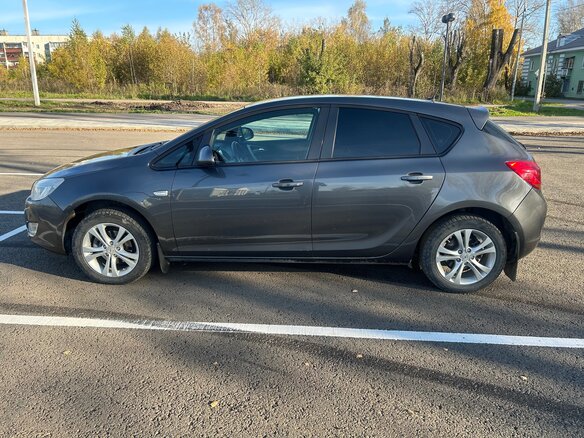 2011 Opel Astra J, серый - вид 2