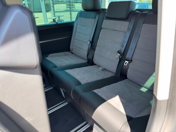 2022 Volkswagen Multivan T6 Рестайлинг, чёрный, 4800000 рублей - вид 17
