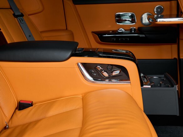 2024 Rolls-Royce Phantom VIII Рестайлинг (Series II), чёрный, 57000000 рублей - вид 27