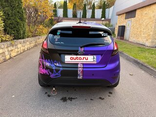 2017 Ford Fiesta Mk6 Рестайлинг, красный, 890000 рублей, вид 3