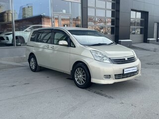2011 Toyota ISis I Рестайлинг, бежевый, 1050000 рублей, вид 3