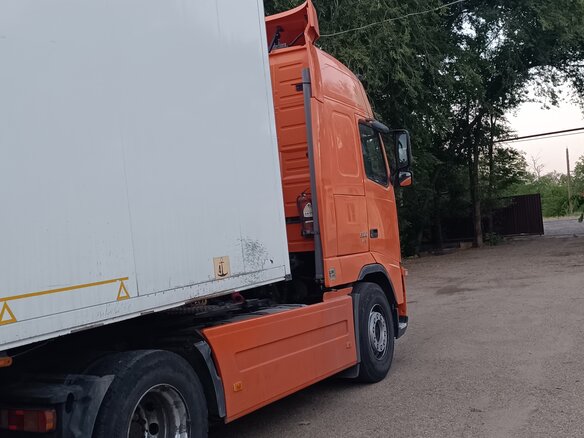 2010 Volvo FH, оранжевый, 4100000 рублей - вид 26