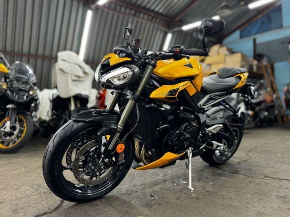 2023 Triumph Street Triple, жёлтый, 1170000 рублей - вид 1