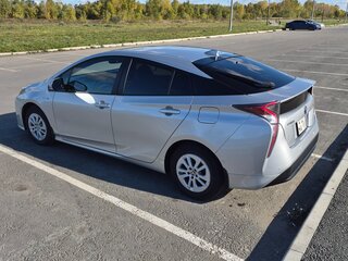 2017 Toyota Prius IV (XW50), серый, 2120000 рублей, вид 4