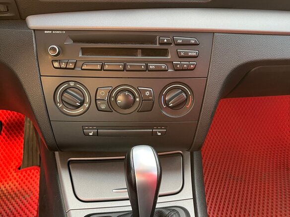 2011 BMW 1 серии 116i I (E81/E82/E87/E88) Рестайлинг, белый, 700000 рублей - вид 8