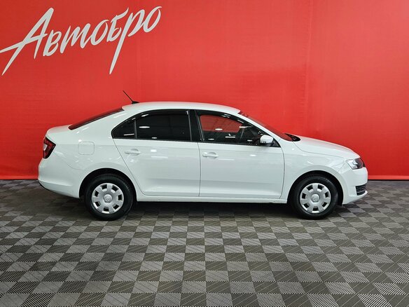 2018 Skoda Rapid I Рестайлинг, белый, 1199000 рублей - вид 6