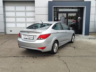 2015 Hyundai Solaris I Рестайлинг, серебристый, 1079000 рублей, вид 5