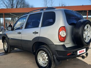 2010 Chevrolet Niva I Рестайлинг, серебристый, 530000 рублей, вид 5