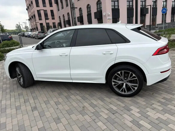 2019 Audi Q8 55 TFSI I (4M), белый, 5500000 рублей - вид 7