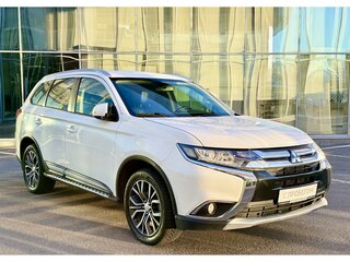 2015 Mitsubishi Outlander III Рестайлинг 2, белый, 1765000 рублей, вид 3