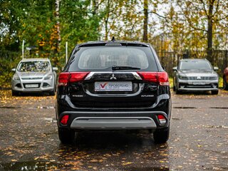 2020 Mitsubishi Outlander III Рестайлинг 3, чёрный, 1850000 рублей, вид 4