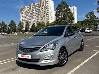2015 Hyundai Solaris I Рестайлинг, серебристый, 1025000 рублей, вид 1