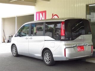 2017 Honda Stepwgn V, серебристый, 1400000 рублей, вид 3