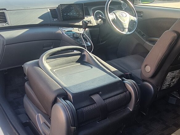 2010 Toyota ISis I Рестайлинг, белый - вид 16