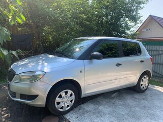 2013 Skoda Fabia II Рестайлинг, серебристый, 400000 рублей, вид 1