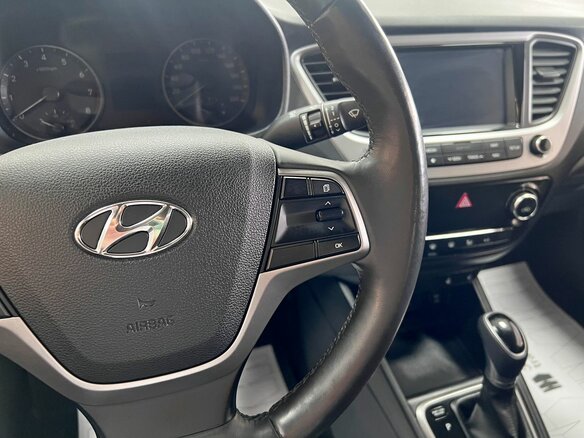 2017 Hyundai Solaris II, бежевый, 1390000 рублей - вид 15